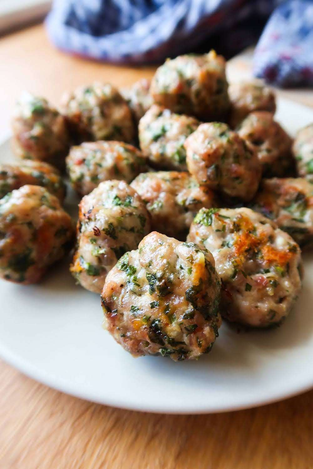This healthy turkey meatball recipe is super easy and made without breadcrumbs. You can meal prep more of the healthy ground turkey meatballs on the weekend and enjoy them as part of a delicious high-protein dinner or lunch or have it as a high-protein low-carb snack.